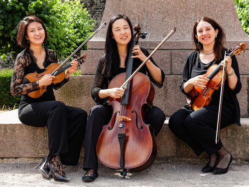 Trio Nuance: SuJin Ann-Kuhn (Violine), Isabel Bond (Viola), Un Mi Han (Violoncello) 